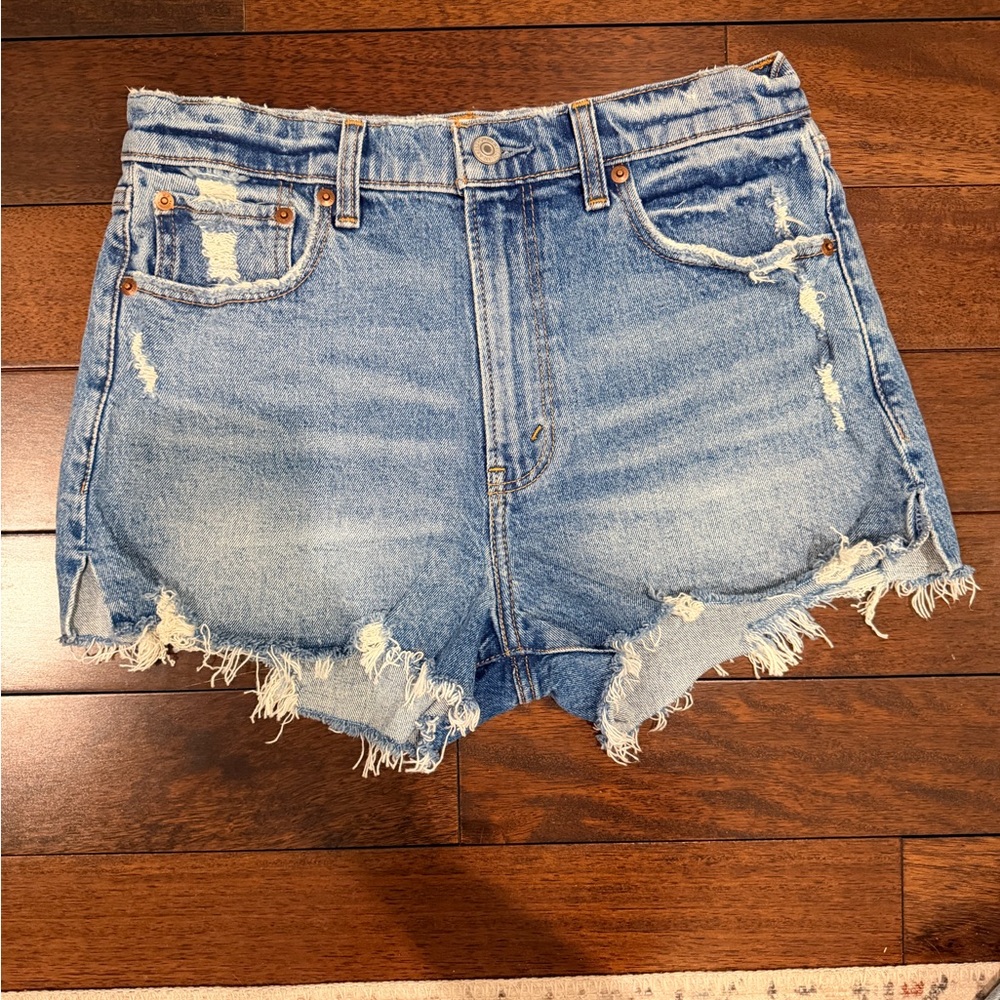Abercrombie & Fitch Light High Rise Mom short sz 28/6 Distressed Jean Shorts